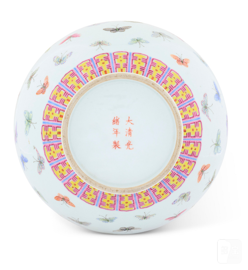 VASE BOUTEILLE EN PORCELAINE DE LA FAMILLE ROSE À DÉCOR DE PAPILLONS  CHINE, DYNASTIE QING, MARQUE À SIX CARACTÈRES EN ROUGE DE FER ET ÉPOQUE GUANGXU (1875-1908) - 图5